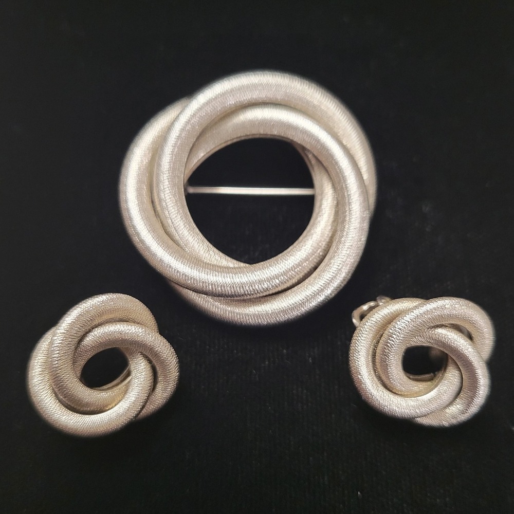 Vintage SARAH COVENTRY Signed Silver Tone Circle Love Knot Broochโ & Earrings